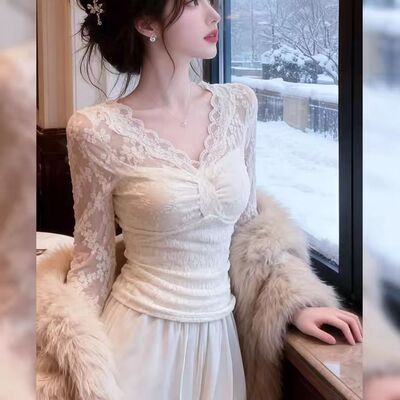 韩系超好看内搭蕾丝打底衫女秋冬新款气质温柔风v领修身长袖上衣