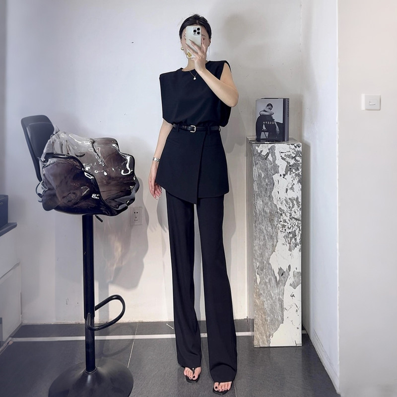 2026年夏季新款时尚套装女松弛感高级黑色无袖马甲西装裙裤两件套