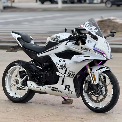 适用25款春风450SR/-S恶魔笑脸贴