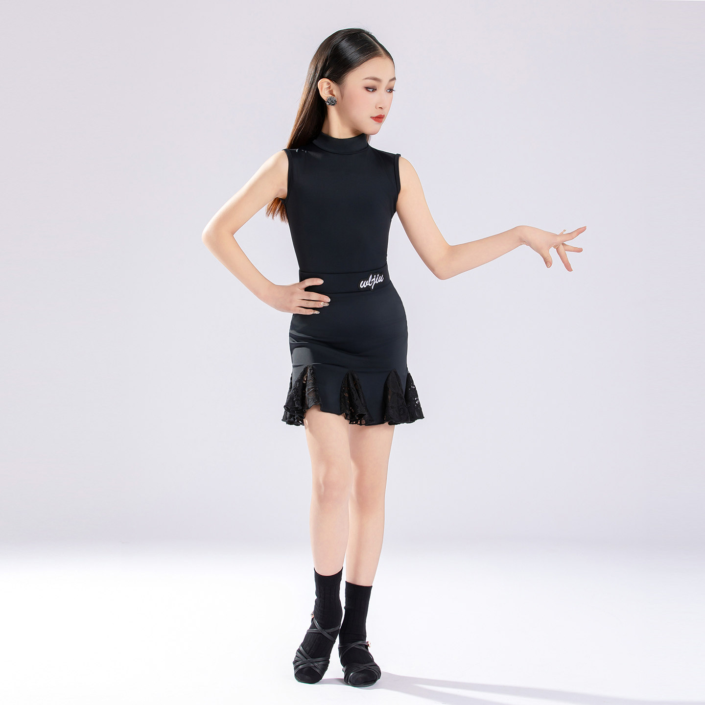 2026新款女童拉丁舞练功服高级感儿童连衣裙蕾丝边无袖拉丁舞裙