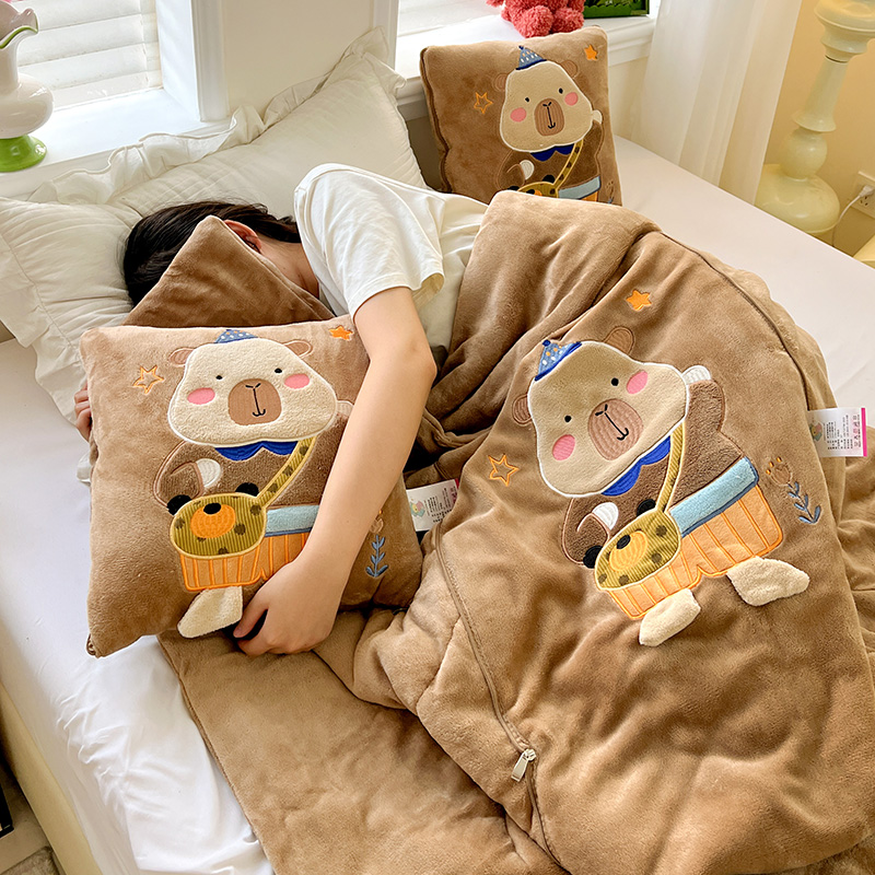 卡皮巴拉加厚牛奶绒两用抱枕被