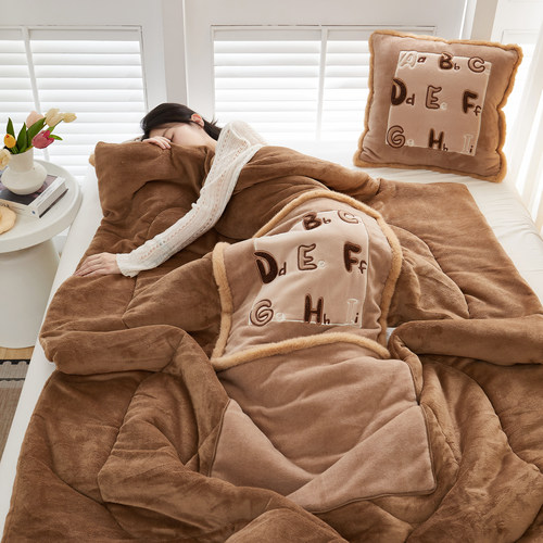 加厚款两用牛奶绒抱枕被