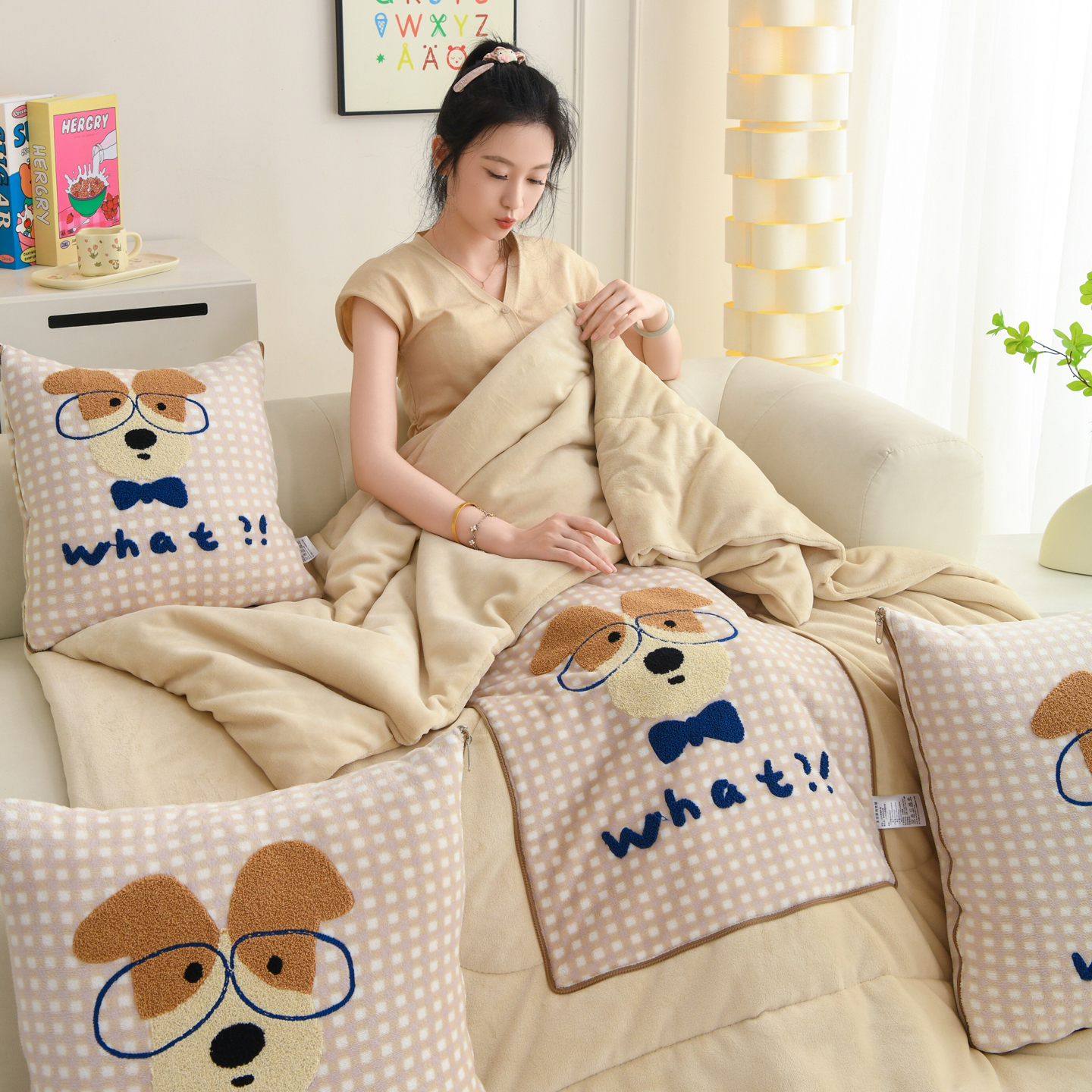 精致刺绣加厚加绒两用抱枕被子