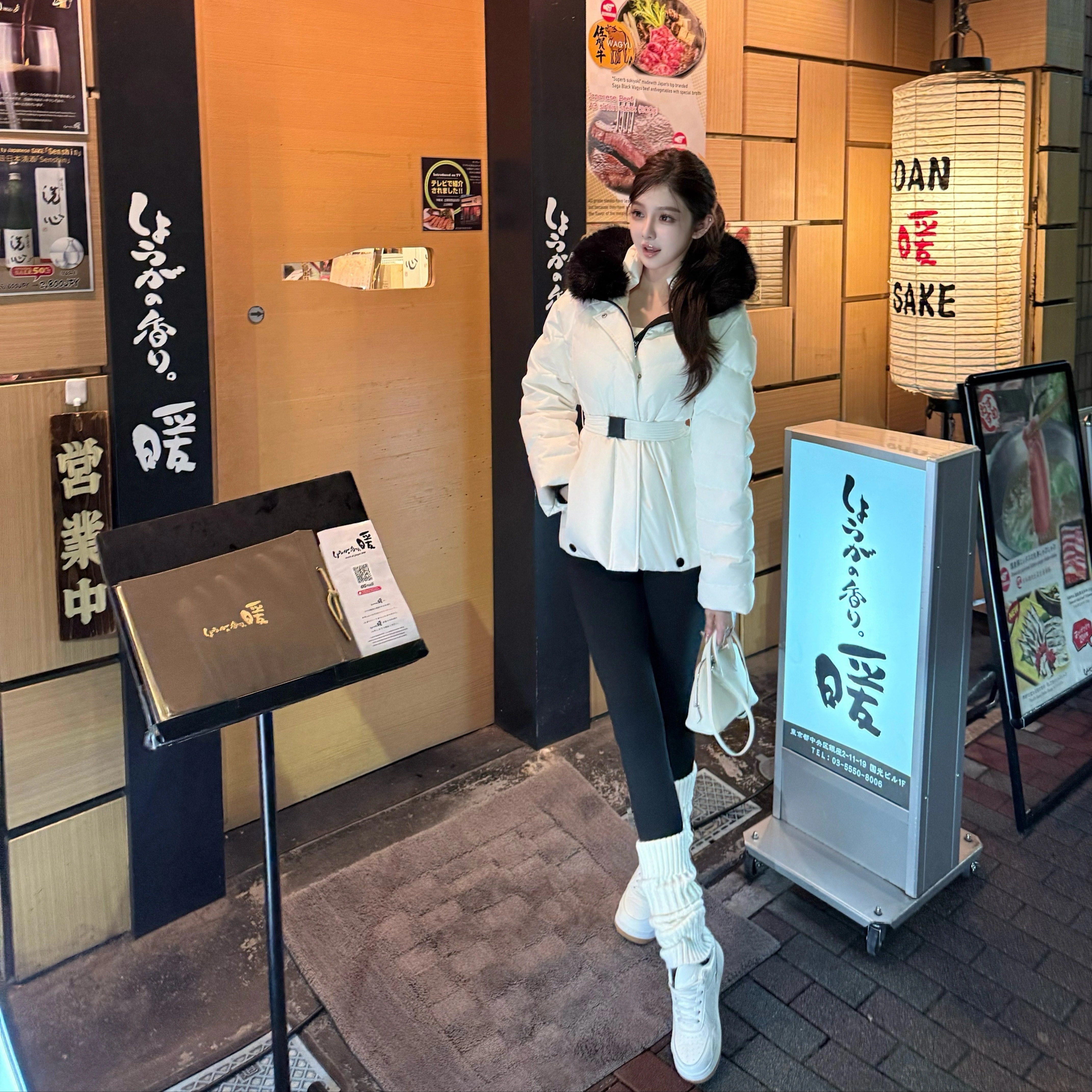 杜邦三防白鸭绒收腰羽绒服含毛领