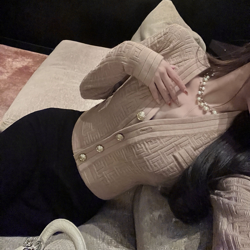 韩雨嘉咖色小香风针织裙套装女秋v领开衫外套纯欲挂脖包臀连衣裙