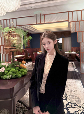 韩雨嘉【Annie Hall】复古黑色翻领丝绒西装女秋季高级感短款外套