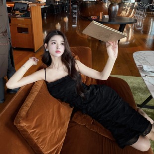 吊带长裙 黑色荷叶边重工针织连衣裙女秋修身 韩雨嘉 佩斯美术馆