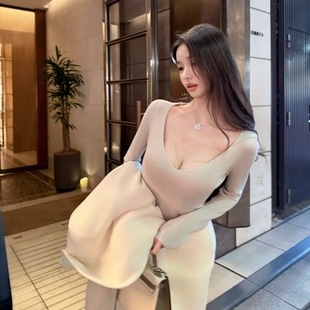 含绵羊毛V领针织打底衫 极简row感 清冷灰蓝 韩雨嘉