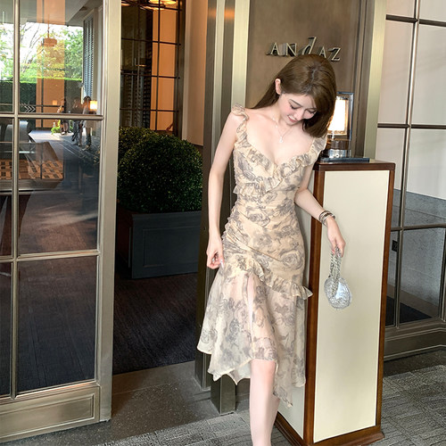 韩雨嘉吊带重工连衣裙