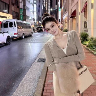 韩雨嘉【柔软羊毛针织衫】含4.7%绵羊毛14针超细针法拉链毛衣开衫