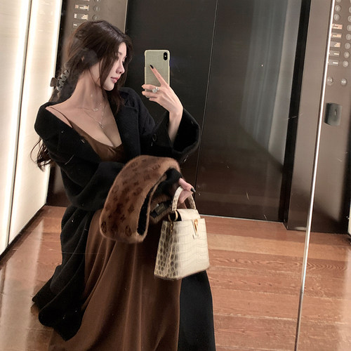 韩雨嘉吊带斜边拼接长裙