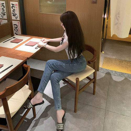 韩雨嘉高腰两粒扣小脚牛仔裤