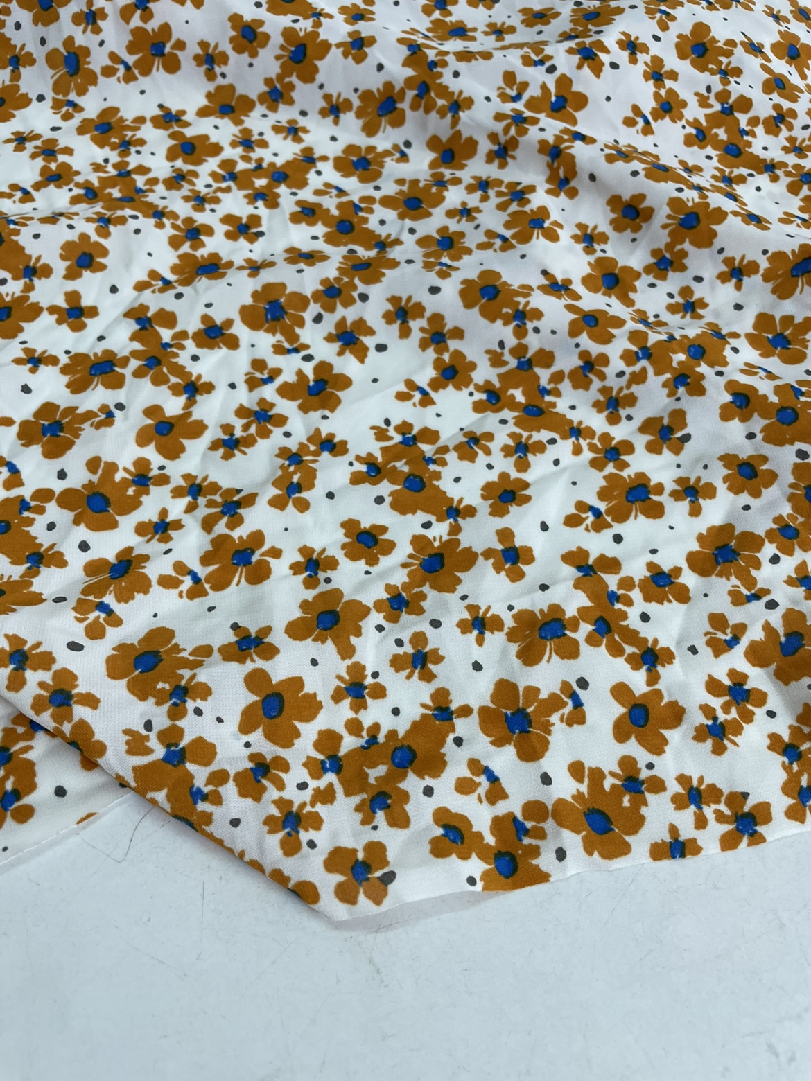 D999夏季白底小碎花印花雪纺布头柔软垂坠透气连衣裙上衣旗袍面料