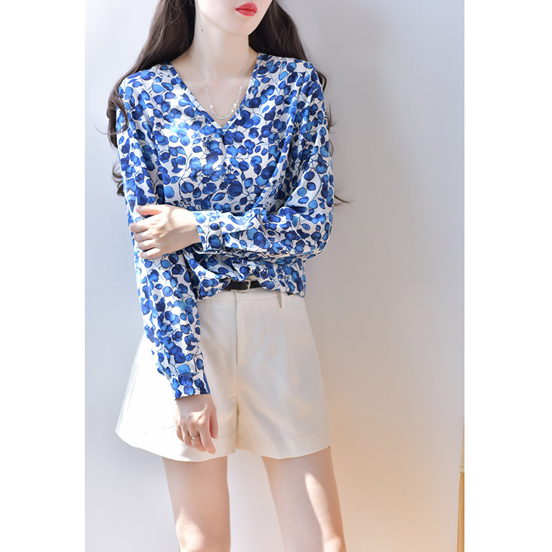 法式印花真丝长袖衬衫女夏轻奢感v领锁骨上衣桑蚕丝防晒衬衣蓝色