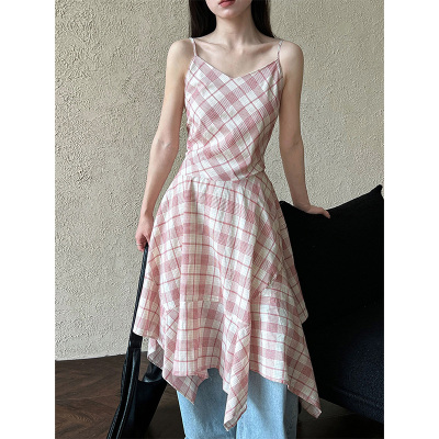 不规则叠穿V领格纹吊带裙