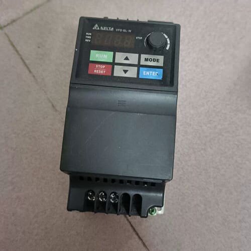 VFD007EL21W变频器，功能包好，实物拍摄，220