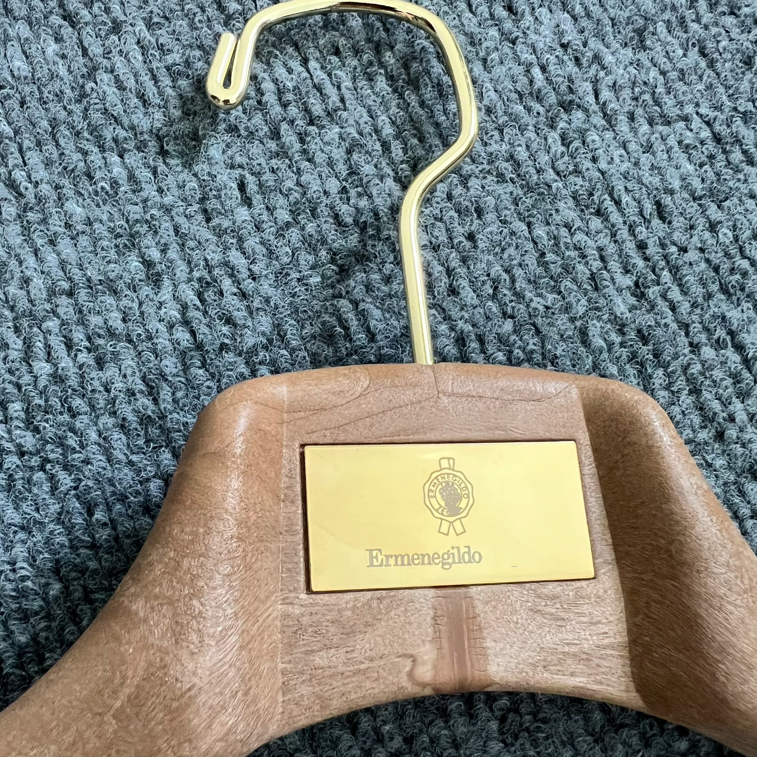 现货杰妮娅西服衣架裤架高端皮草衣挂大衣架木纹复古西装衣架西裤