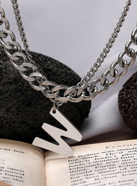 W字母项链男小众嘻哈男士潮锁骨毛衣链情侣高级感女