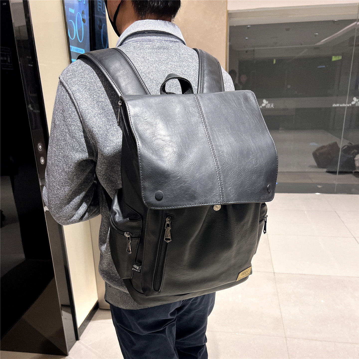 潮牌皮质大容量旅行电脑双肩包