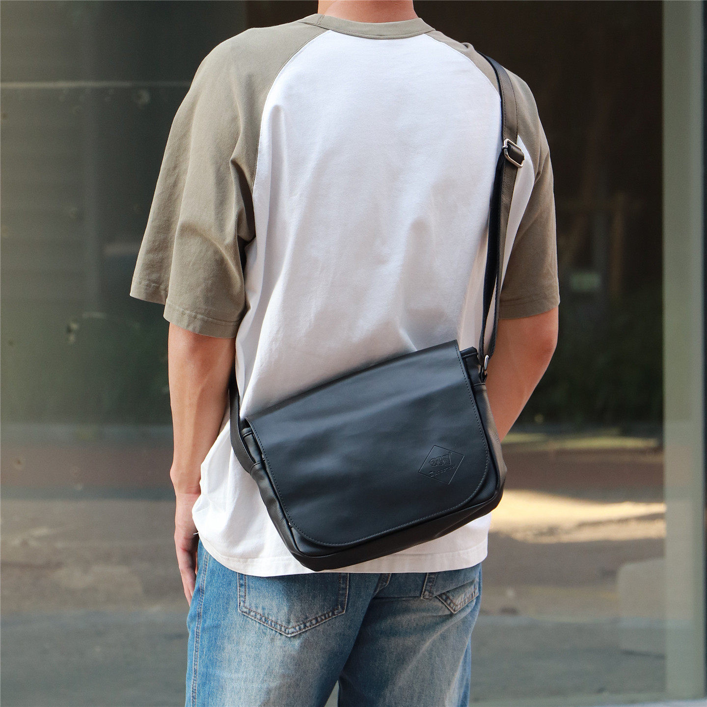 threebox正品男士单肩包2025新潮男斜挎小包时尚百搭翻盖包男女包