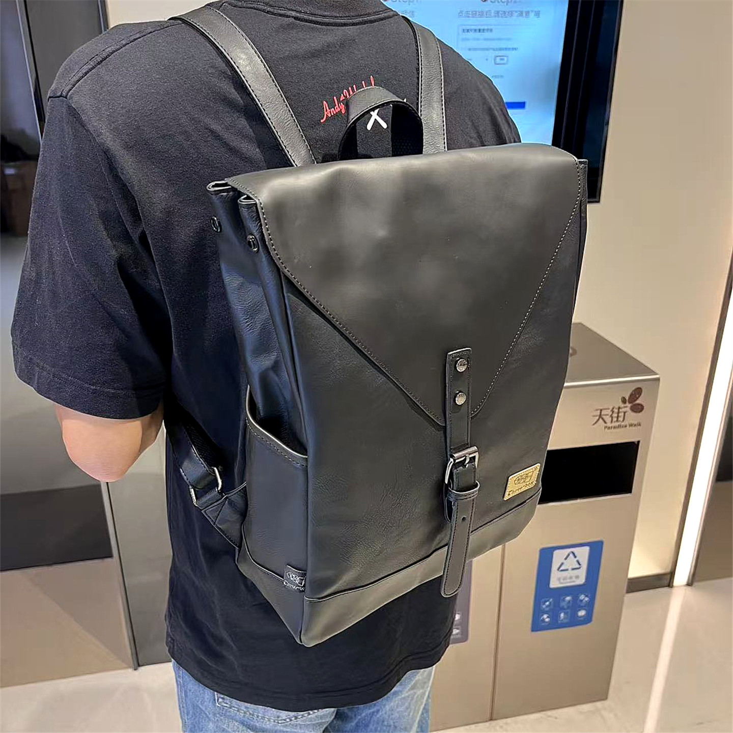 潮牌皮质男女双肩包大容量通上班勤包背包学生书包休闲青年电脑包