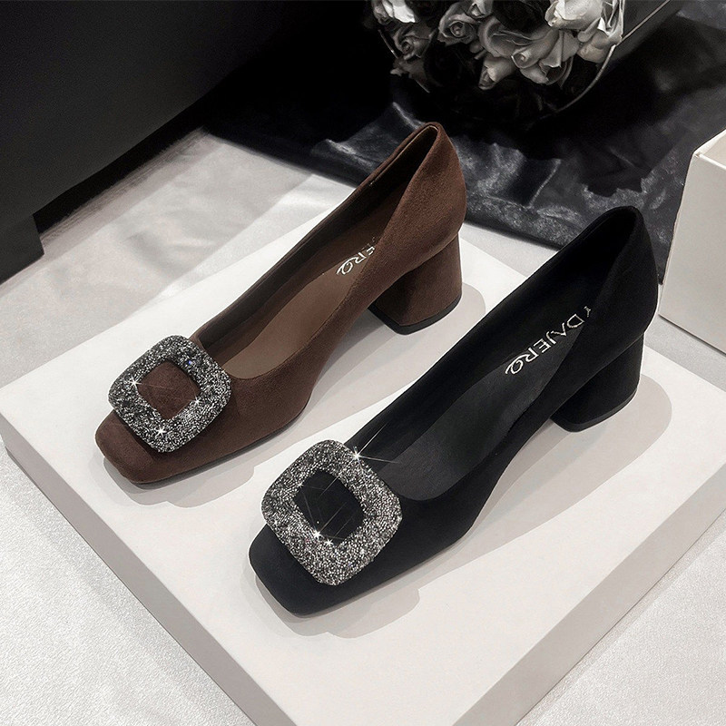 方头粗跟单鞋女浅口高跟鞋子2026新款绒面水钻扣件黑色工作通勤鞋