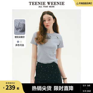 TeenieWeenie小熊2024新款 T恤时髦打底上衣女 花朵胸针设计感短袖