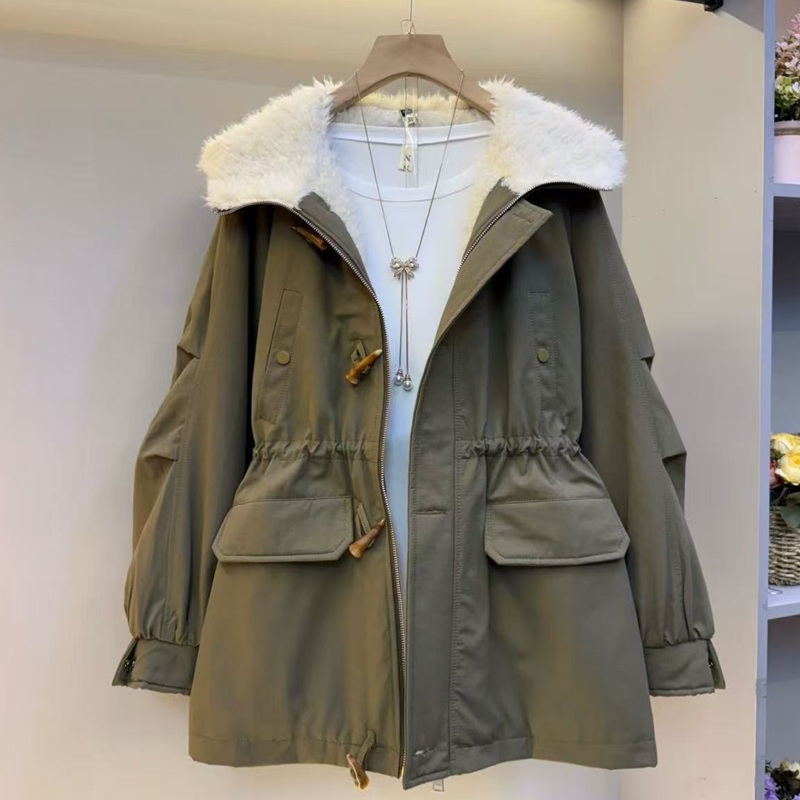 大码女装连帽牛角扣外套