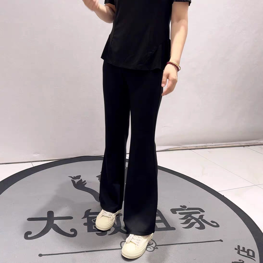 3929女权贵族初夏新品松紧腰瑜伽面料休闲舒适微喇裤加大码女裤