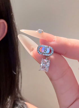 满钻CD字母小方糖锆石耳环时尚百搭高级感耳钉简约精致气质女耳饰