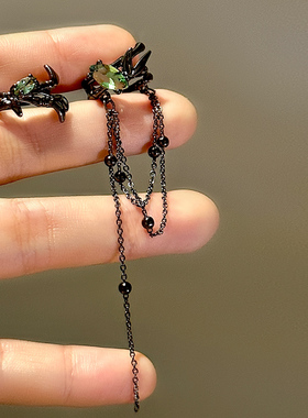 新中式不对称酷枪黑色绿钻流苏耳骨夹耳环时髦小众设计感个性耳饰