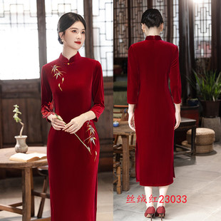 新式旗袍2025秋款中国风优雅气质长款丝绒显瘦修身中式连衣裙黑色