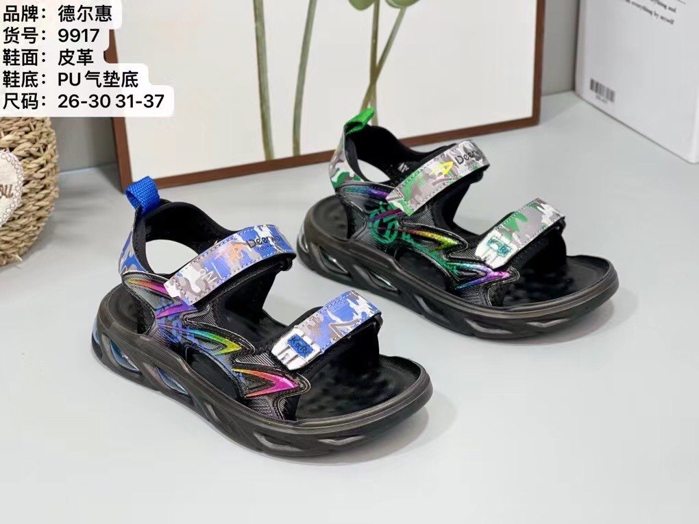 德尔惠真皮时尚防滑耐磨轻便气垫底魔术贴小学生中大男童沙滩凉鞋