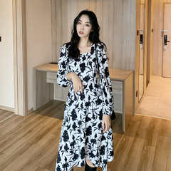 Real price black long sleeve dress women's 2020 new Korean version spring and autumn waist shows thin temperament square collar skirt