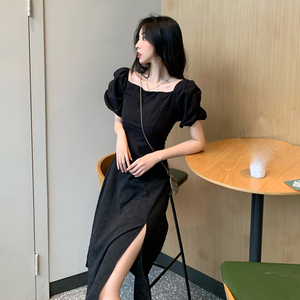 RM13144#法式小众心机方领泡泡袖小黑裙女夏赫本风开叉连衣裙