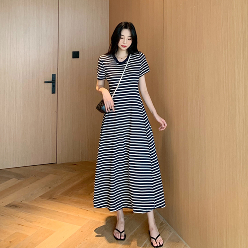 Actual shot ~ Korean style women's casual short-sleeved striped dress, round neck, wide swing skirt, European and American style lazy long skirt