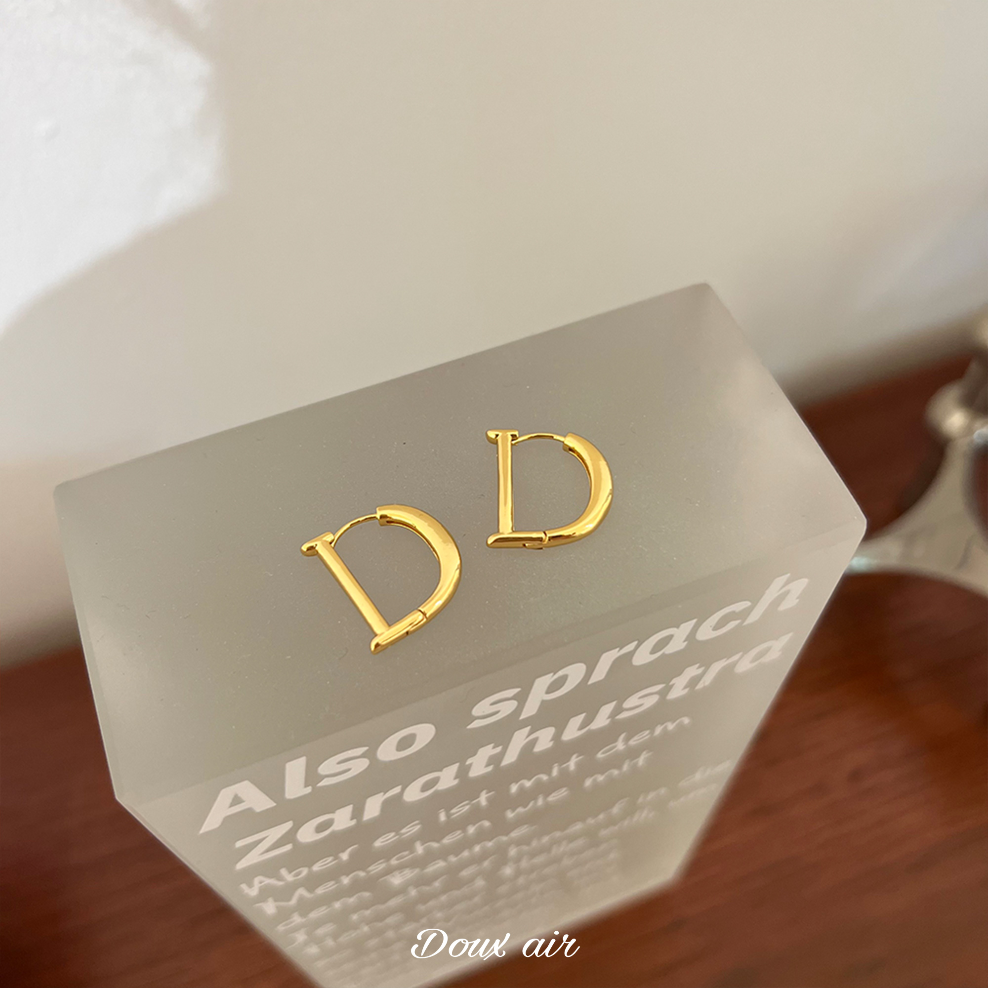 字母D金属耳扣简约冷淡风i