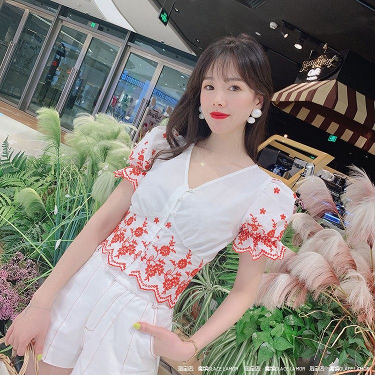 魔镜glacelamor2019夏季新款花卉刺绣立体短袖衬衫女v领开衫上衣在类目 女装/女士精品, 衬衫中 - 来自Buy2taobao.com提供专业的淘宝代购服务