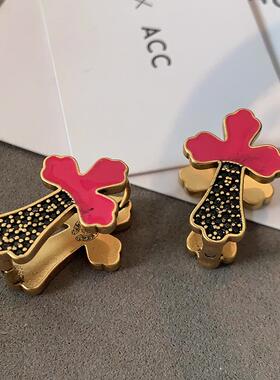 红色枫叶耳环2025新款爆款高级感耳环欧美黑色镶钻十字架双面耳扣