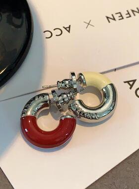 CE红色珐琅字母耳钉2025年新款爆款小香风耳环轻奢高级感金属耳饰