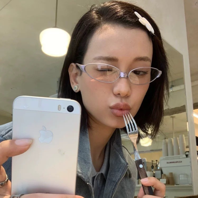 gm眼镜猫眼椭圆形Y2K未来科技感紫色平光镜街拍凹造型装饰女款潮