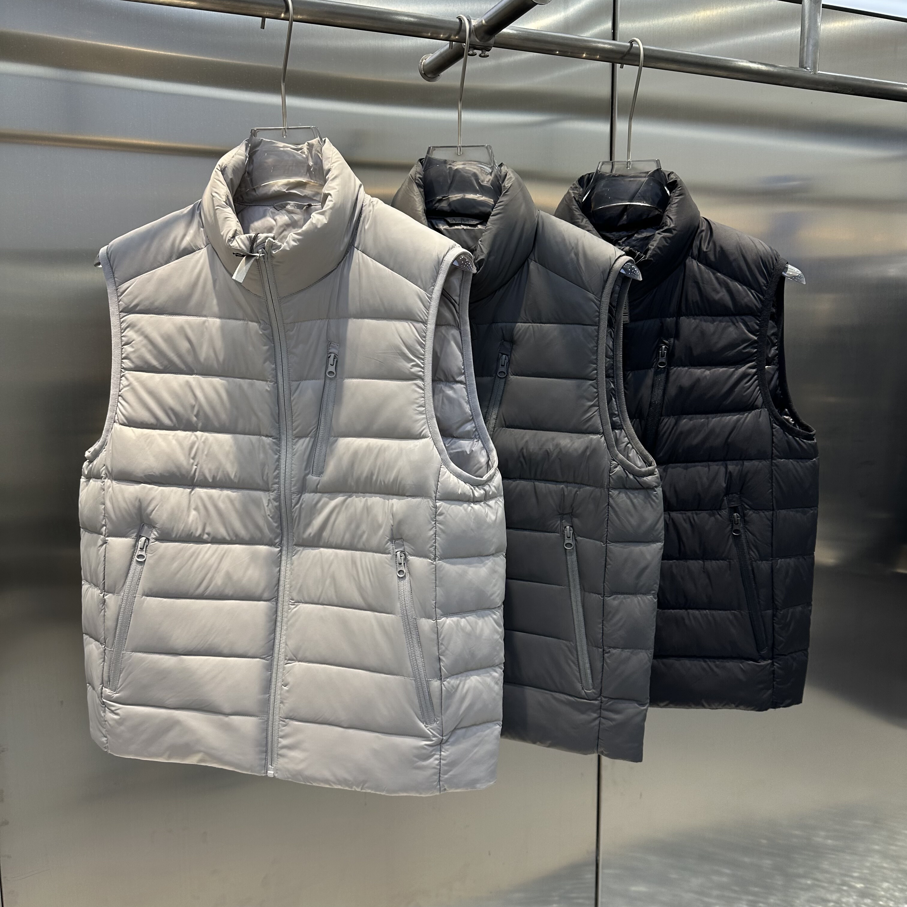 2025冬季新款男士立领无袖羽绒马甲国标90绒纯色简约轻薄百搭坎肩