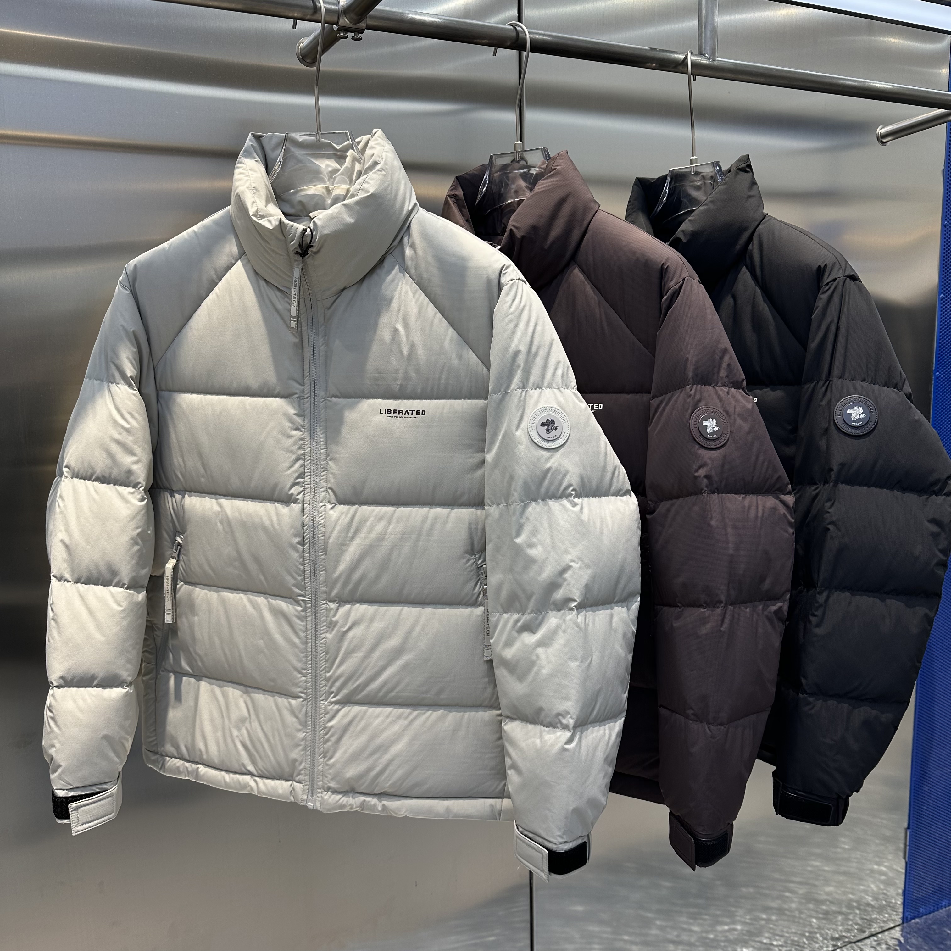 2025冬季男士90绒羽绒服高蓬松保暖简约时尚百搭轻量化三防面包服