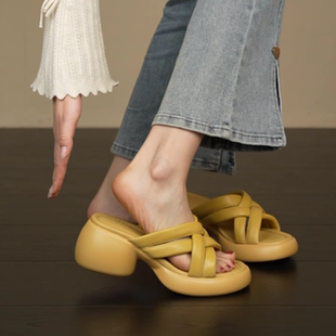 百搭外穿露趾舒适凉拖鞋 7cm休闲编织交叉带高跟凉鞋 nnmiss34