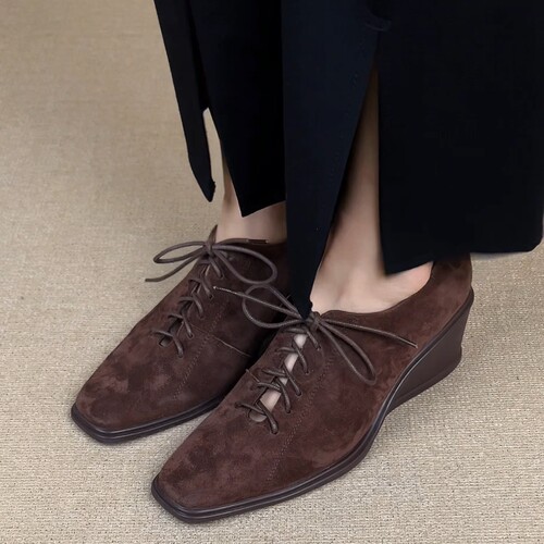 小众方头系带高跟鞋羊皮深口坡跟