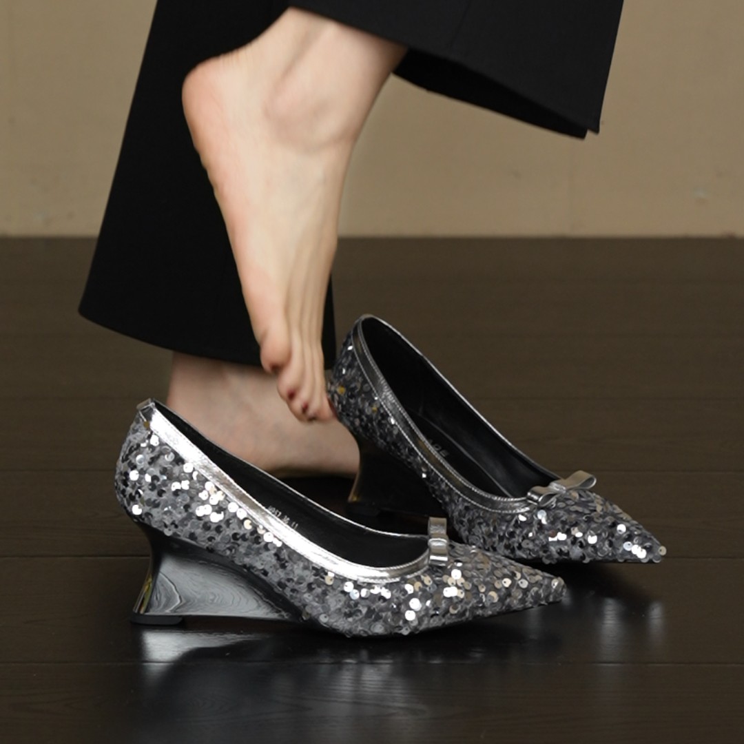 NNMISS·34-39/7cm法式尖头蝴蝶结坡跟单鞋新款小香风亮片高跟鞋