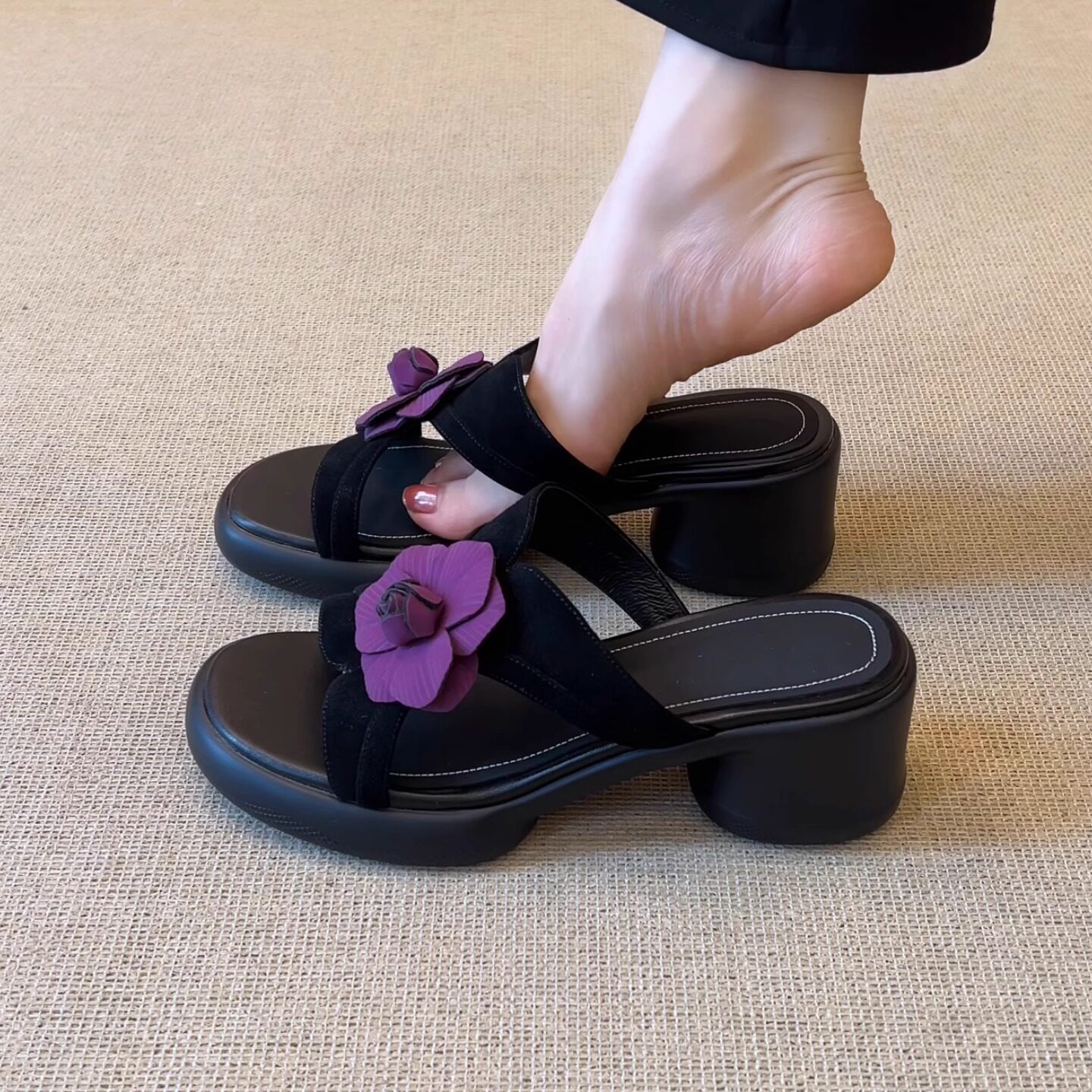 小个子小众超轻舒适花朵露趾拖鞋