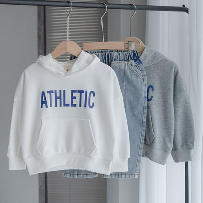 很好搭的一款男童秋装洋气卫衣