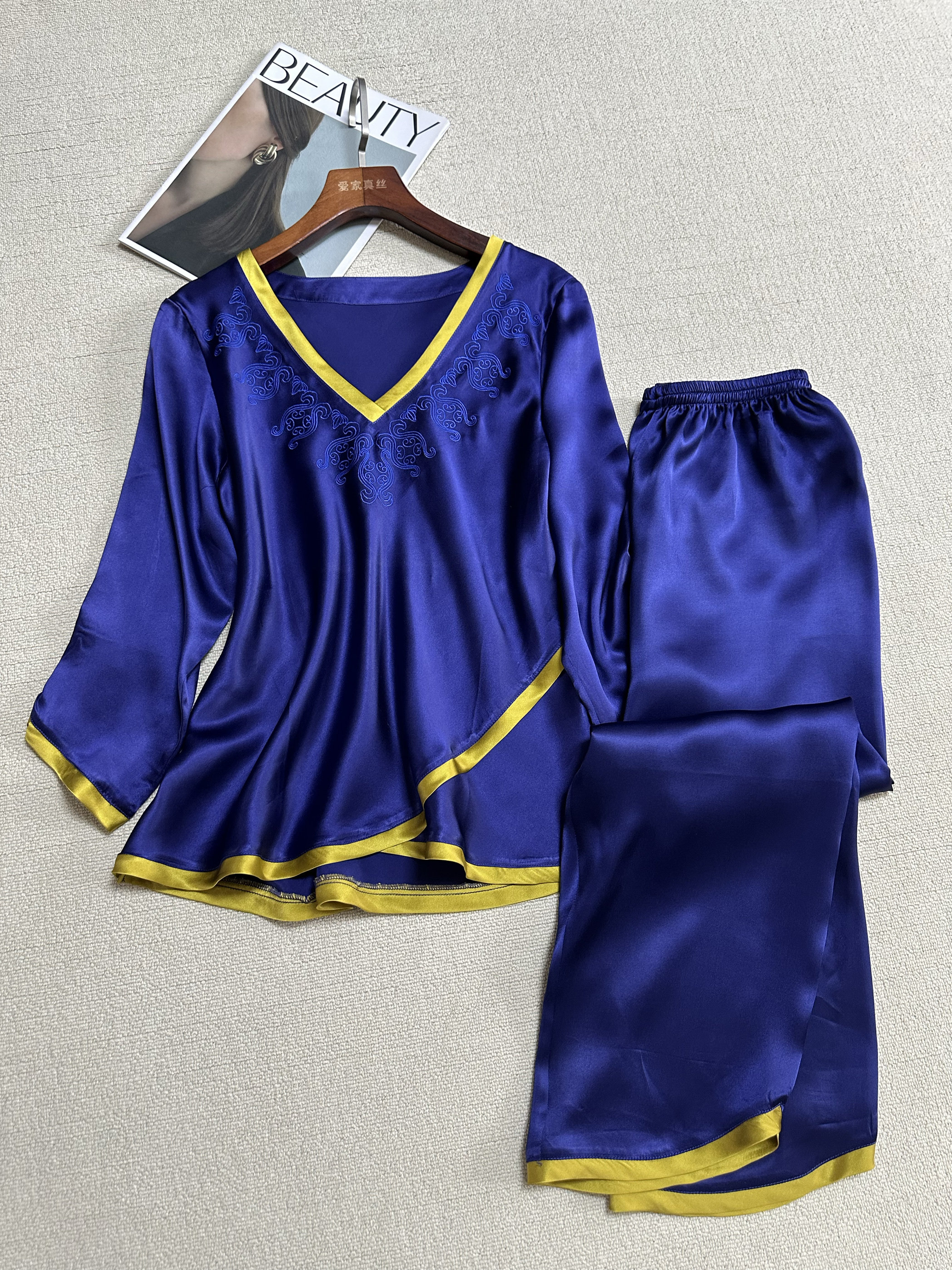 真丝素绉缎舒适纯色睡衣女 桑蚕丝V领绣花长袖长裤家居服套装