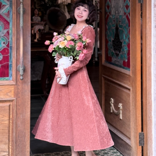 （粉红佳人）复古赫本风宫廷油画感法式方领花边拼接长款连衣裙